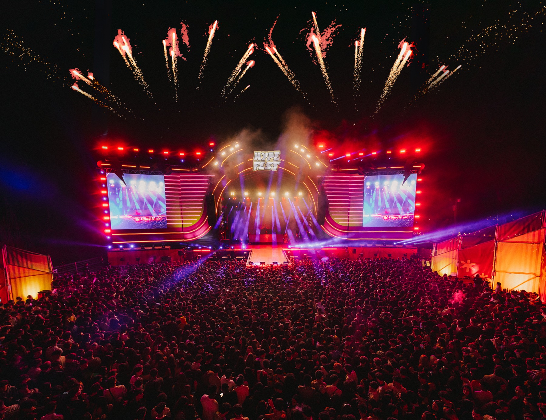 Main Stage Hype Fest com fogo de artifício
